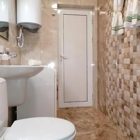 Megi Luxury Πομόριε