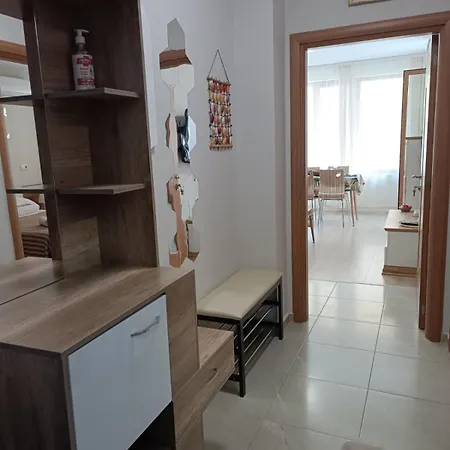 Megi Luxury Πομόριε