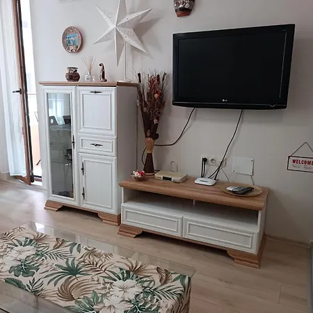 Megi Luxury Πομόριε